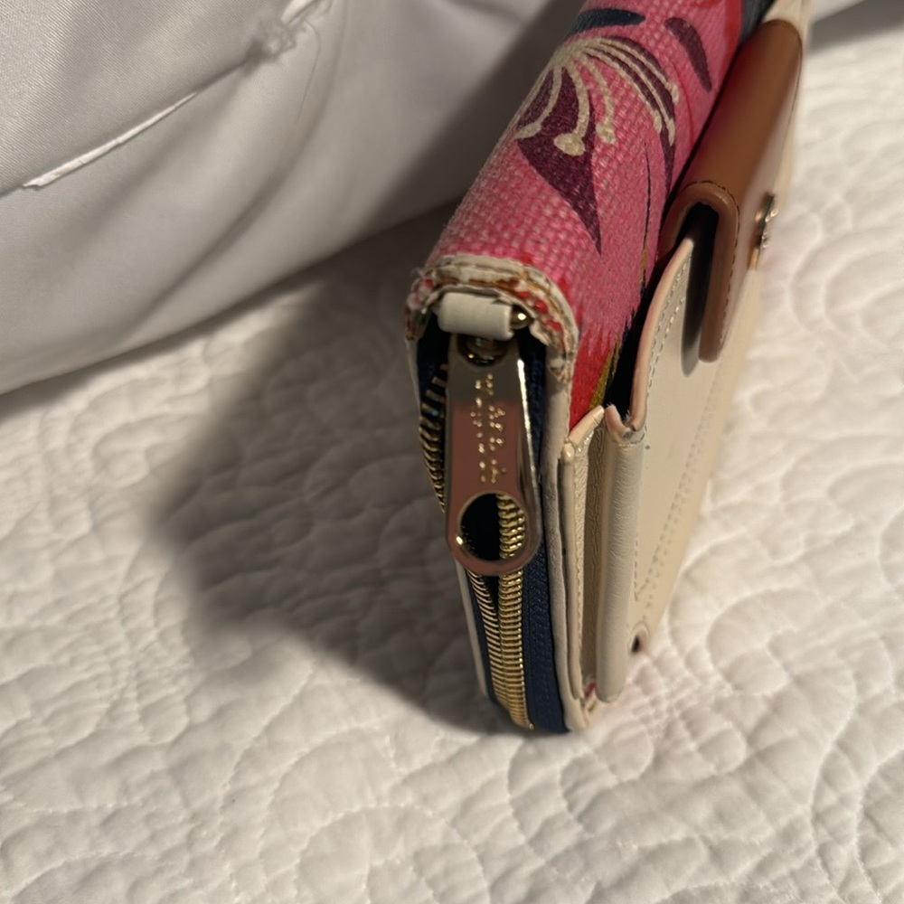Spartina Wallet and Phone Case, Extra Storage Spaces for Credit Cards, beautiful - Picture 9 of 13